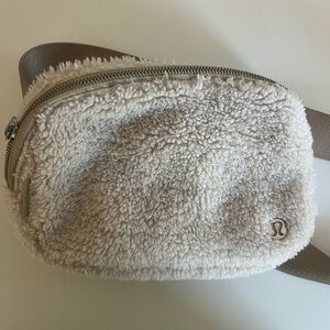 lululemon sherpa belt bag